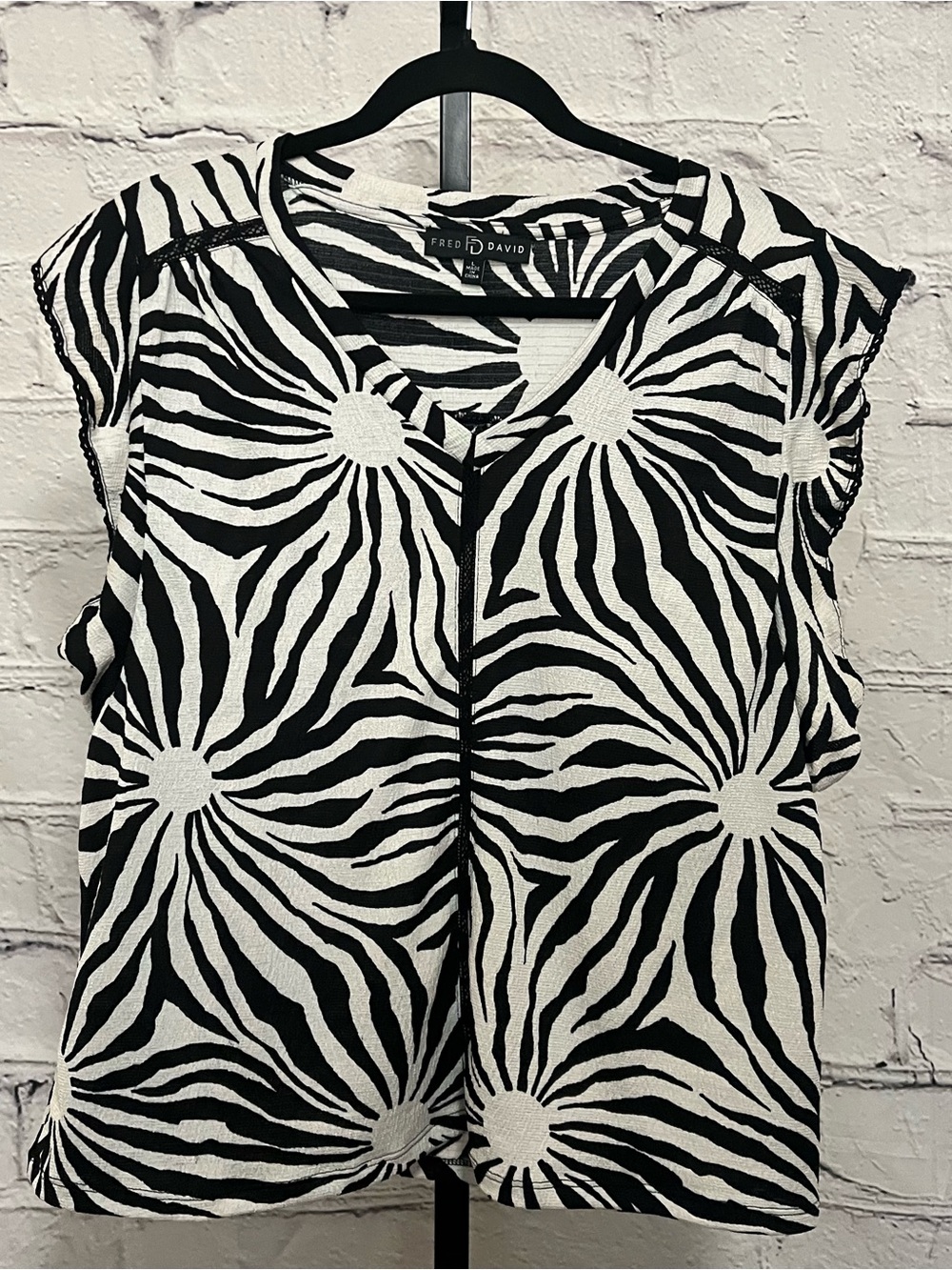 Fred David Black & Cream Graphic Cap Sleeve Top Blouse